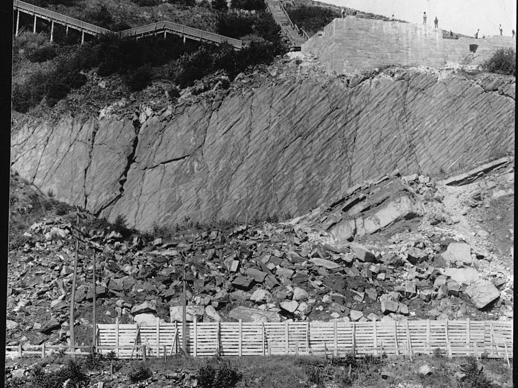 an old photo of a bridge