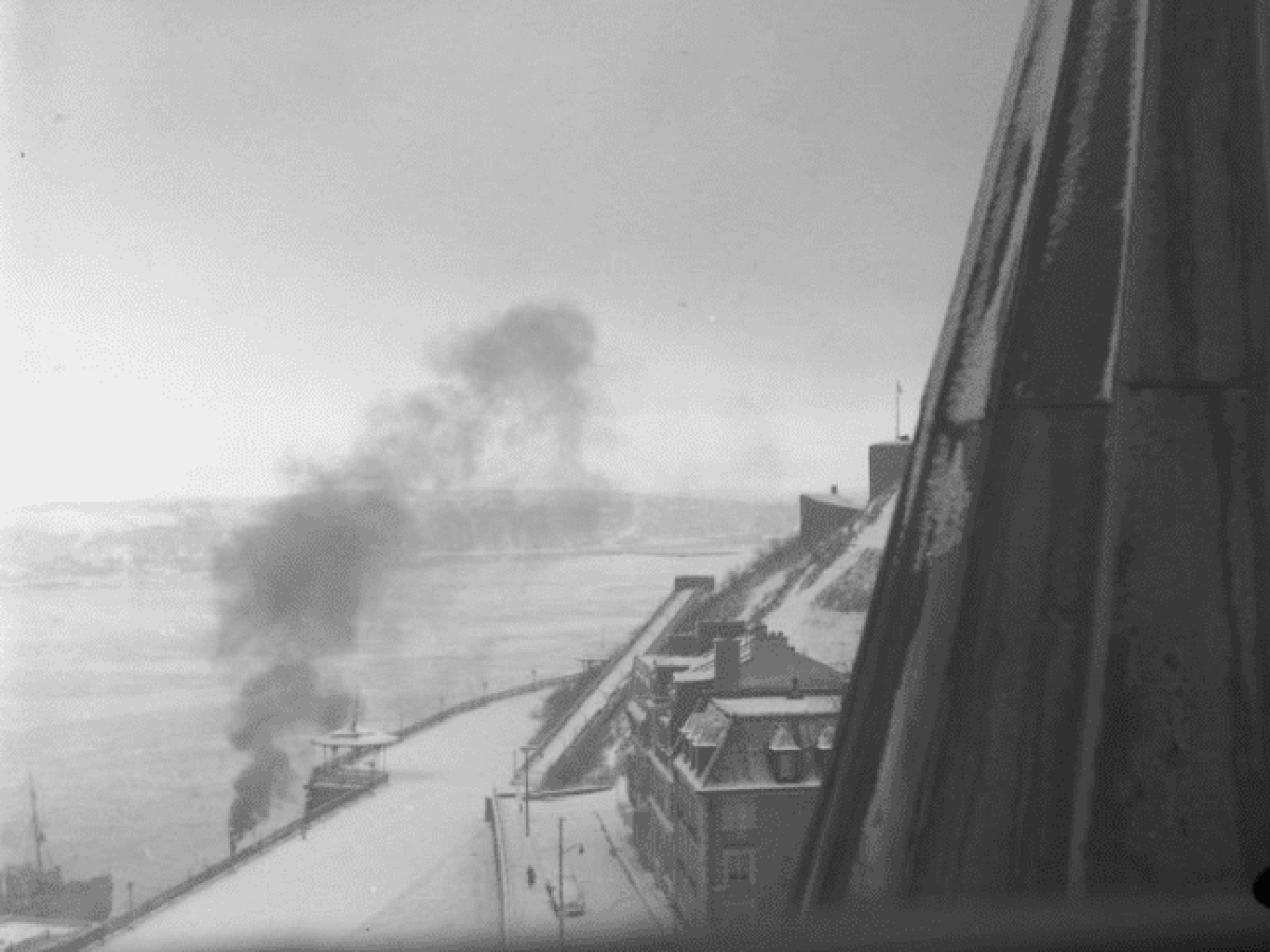 an old photo of a train