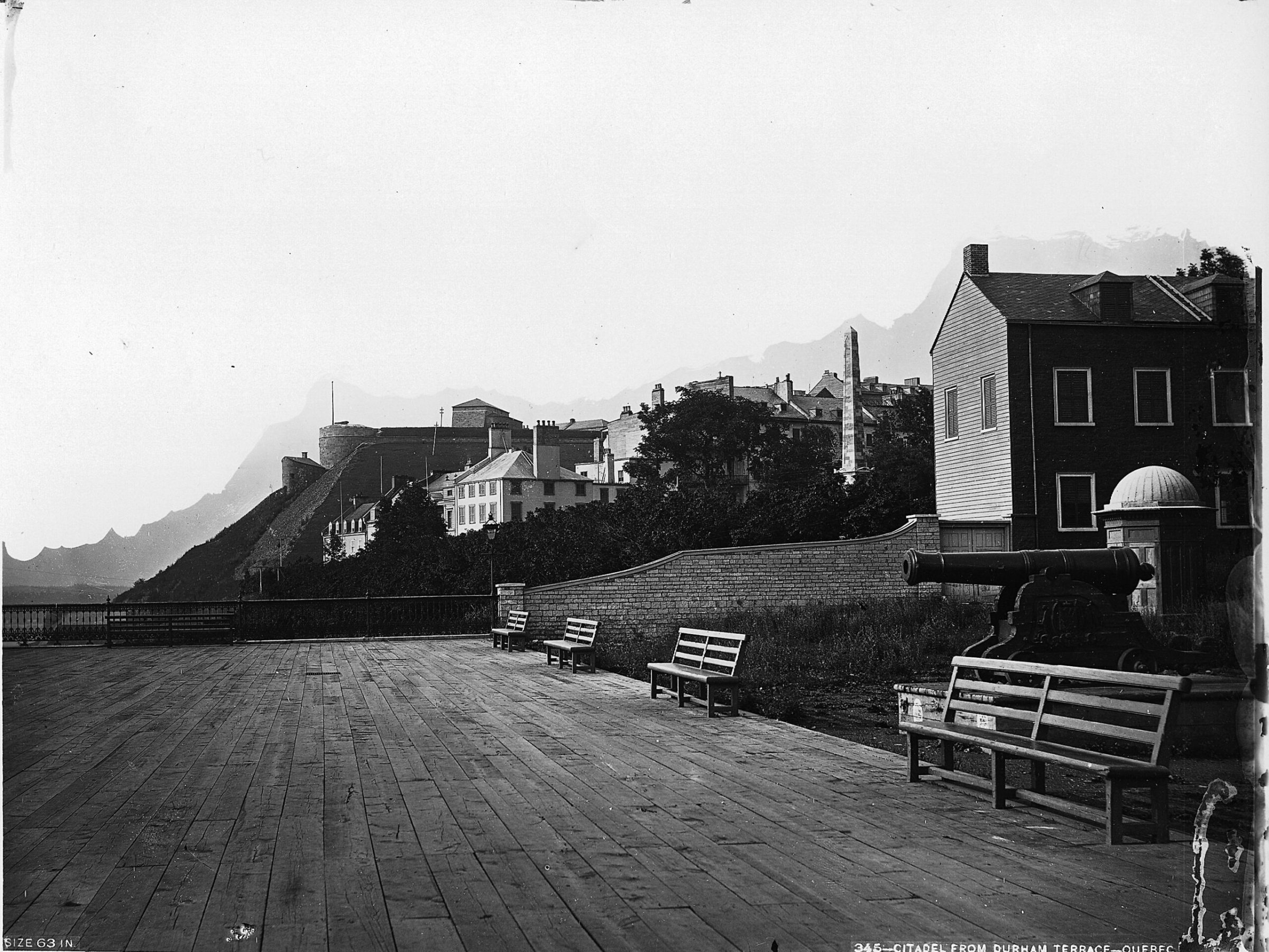 an old photo of a building