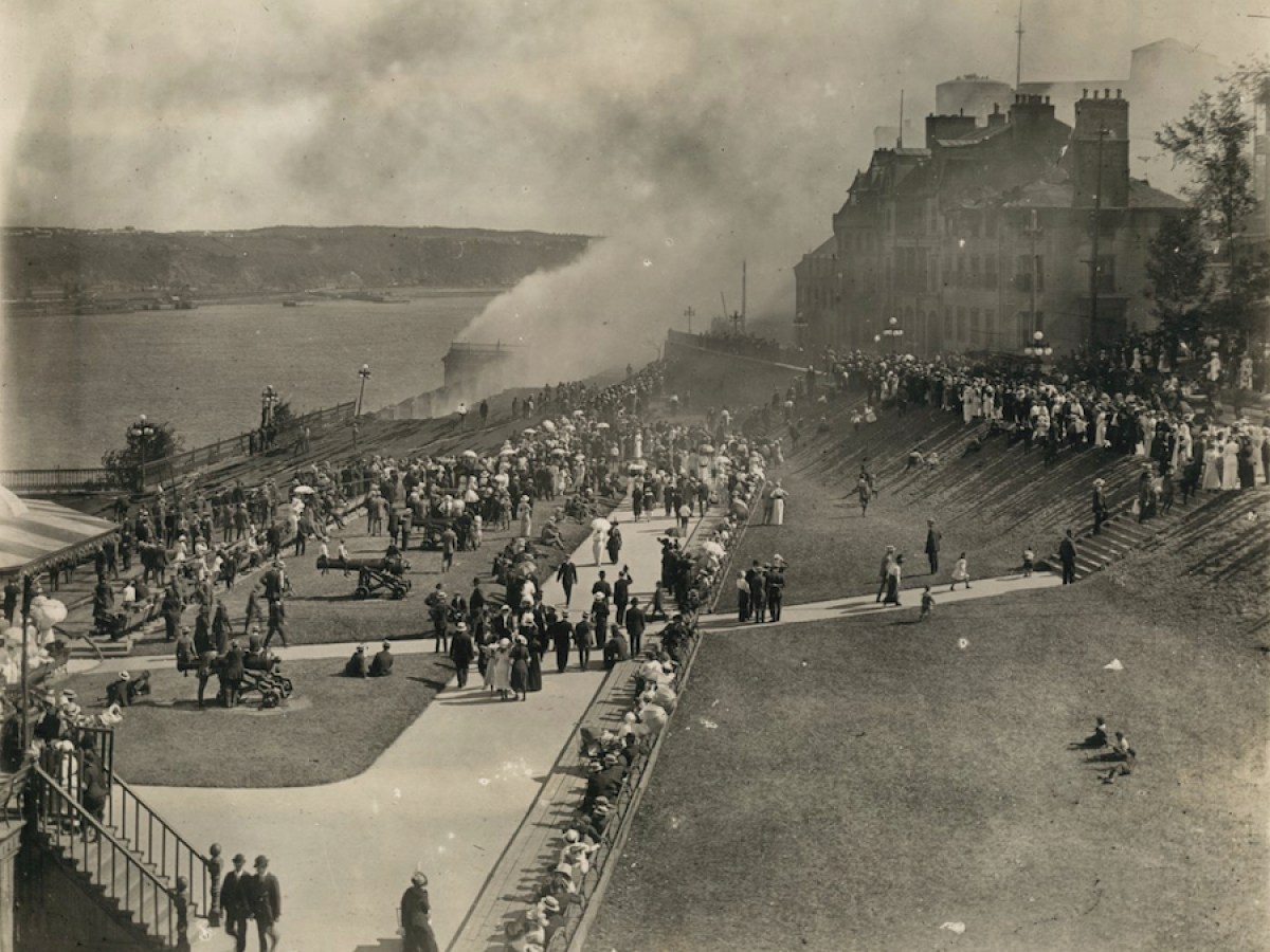 a vintage photo of a large crowd of people